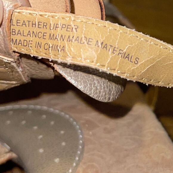 BOC Born Concepts Women's Champagne Leather T-Strap Flower Heeled Sandals Size 8 - Picture 7 of 8